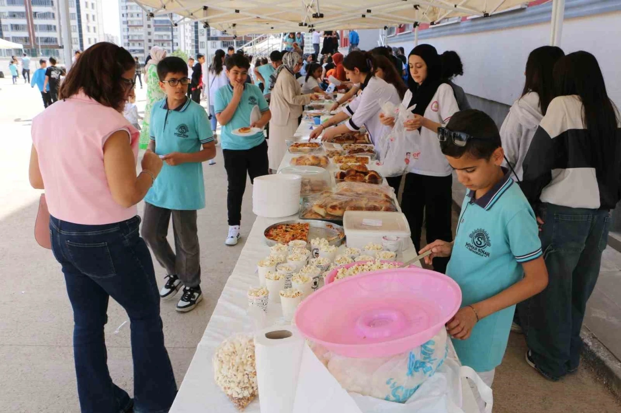 Filistinli Çocuklara Destek İçin Yardım Kampanyası Düzenlendi