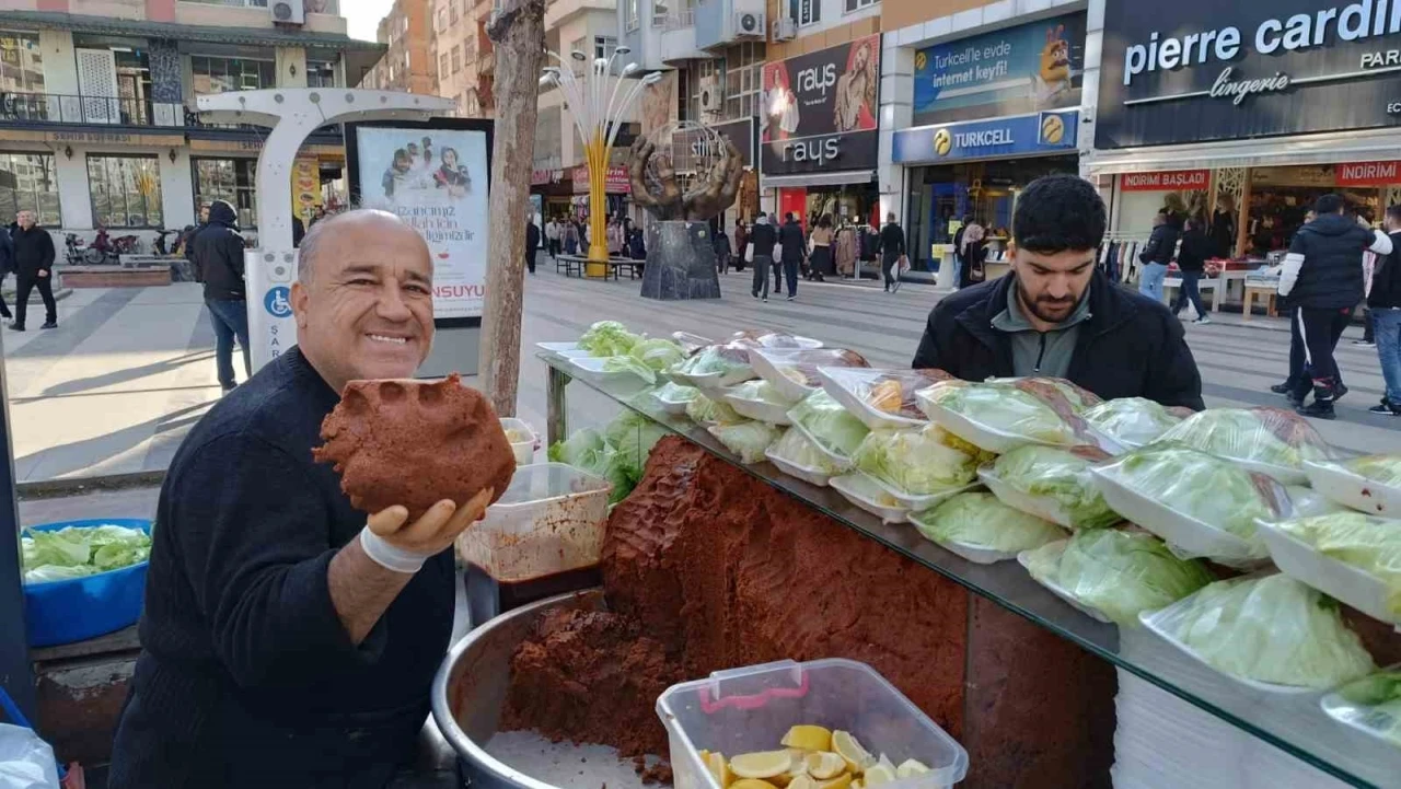 İftar Öncesi Çiğköfte Kuyruğu