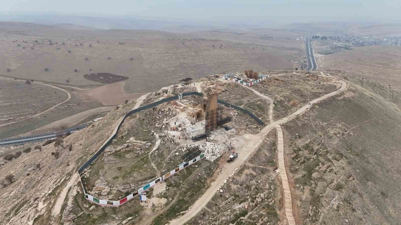 3 Bin Yıllık Zerzevan Kalesi’ne Bir Yılda 400 Bin Ziyaretçi Akın Etti