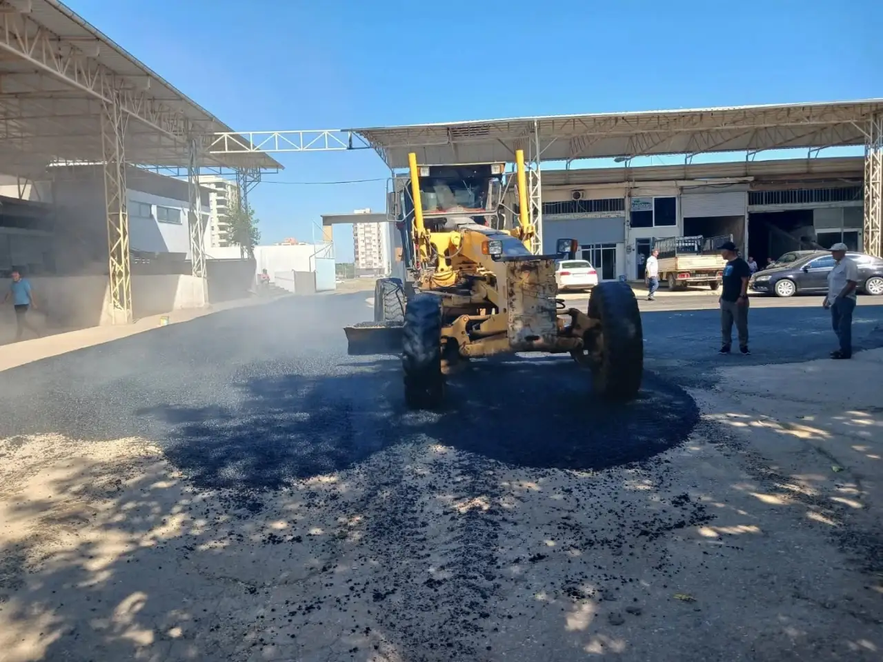 Siverek'in Ticari Kalbi Yenileniyor: Buğday Pazarı'na Modern Asfalt Dokunuşu!