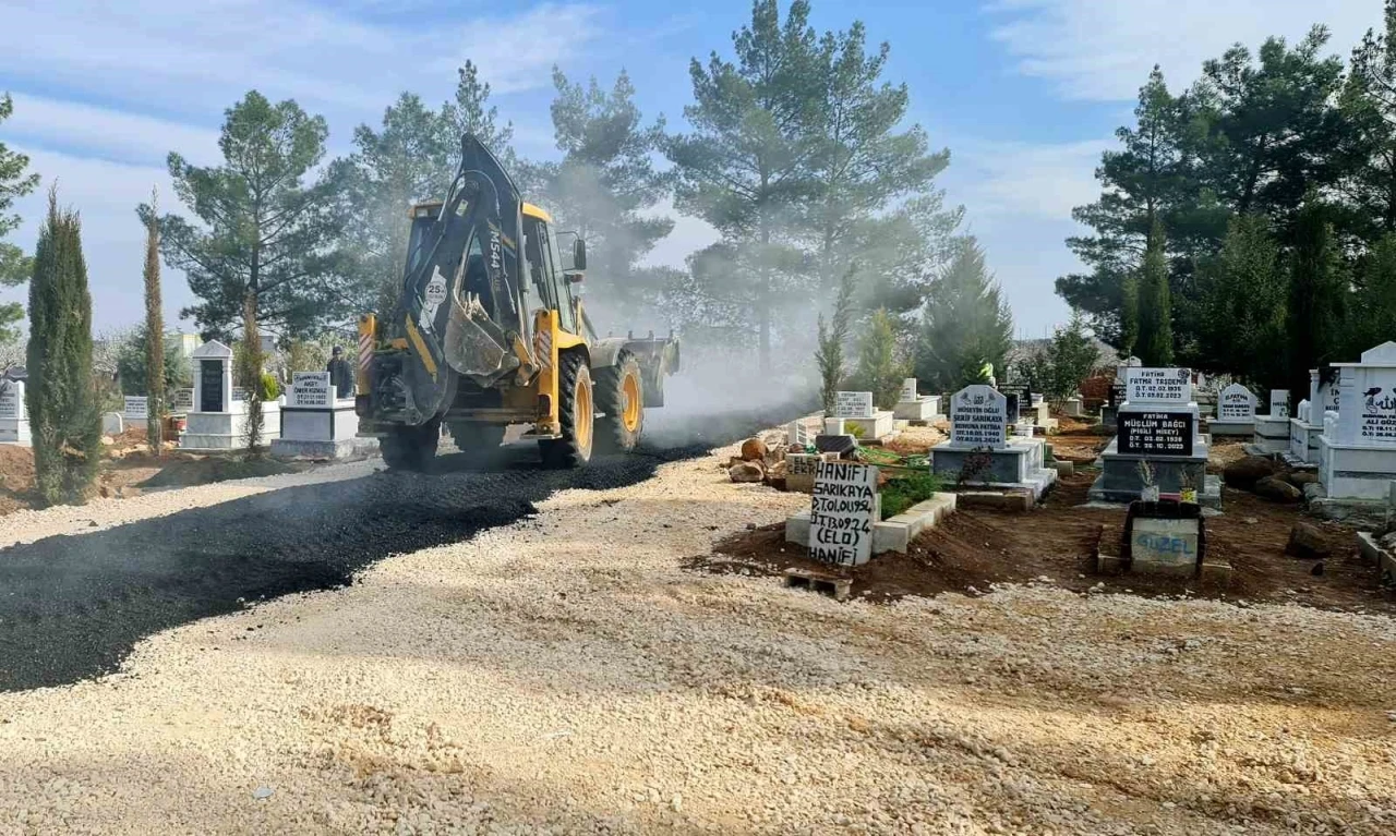 Mahalle Mezarlığına Sıcak Asfalt Ziyaretler Daha Konforlu Olacak