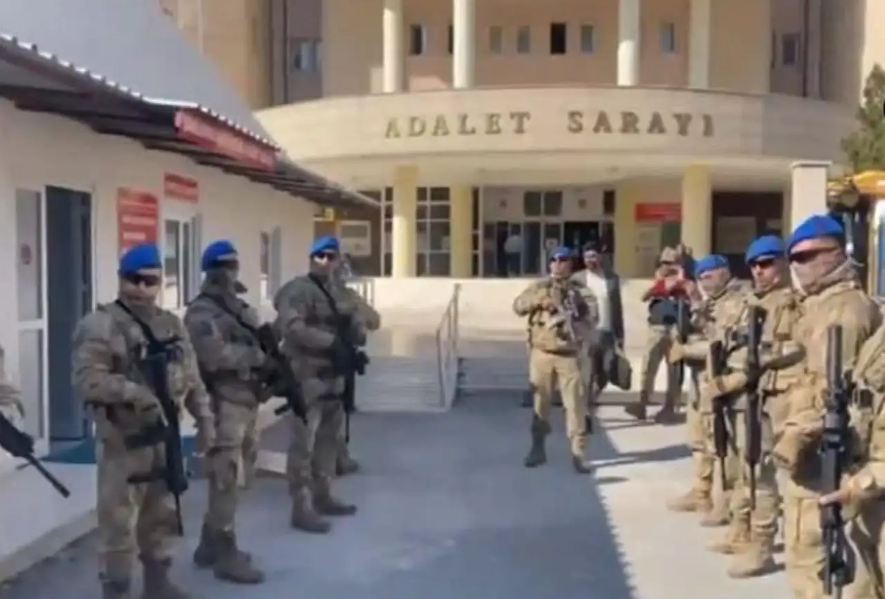 Bakan Yerlikaya Şanlıurfa’da 16 Yıl Kaçan Polis Şehidinin Failinin Yakalandığını Paylaştı