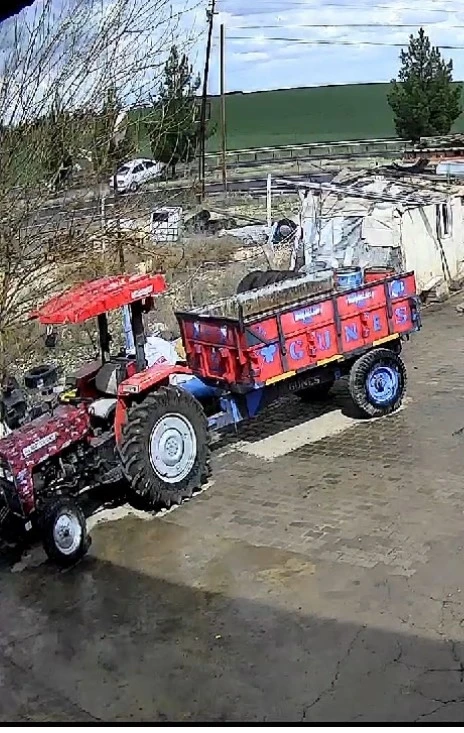Kontrolden Çıkan Otomobil Ağaca Çarptı: 1 Yaralı