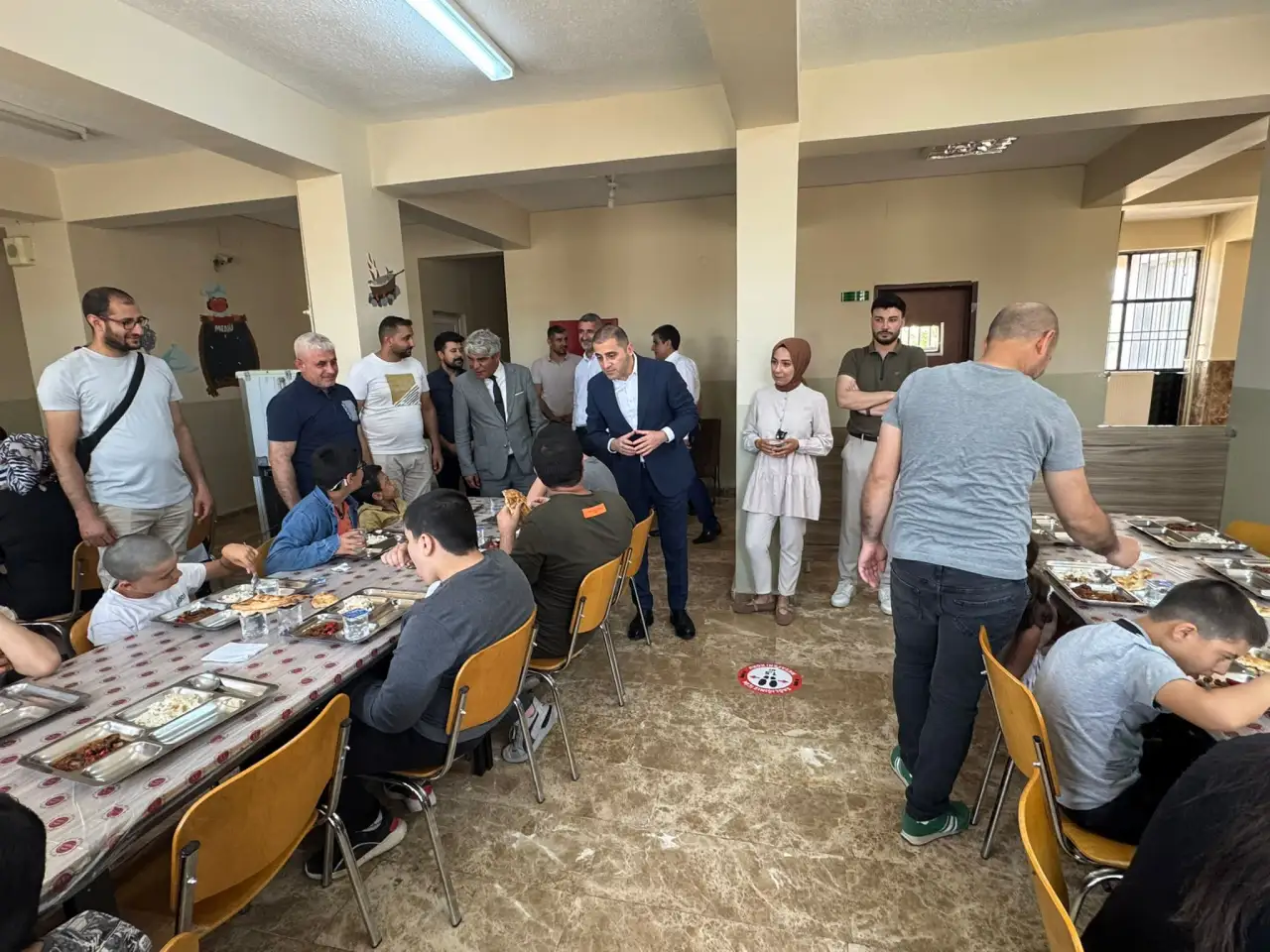 Siverek Kaymakamı Aydemir'den Özel Çocuklara Sevgi Eli
