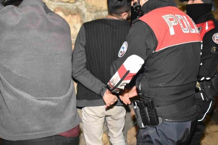 Aranan 30 Şahıs Emniyetin Şok Uygulamasıyla Yakalandı
