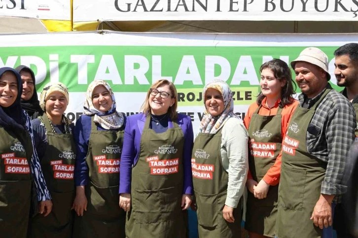 'Haydi Tarladan Sofraya' Pazar Yerinde Çiftçilerden Alışveriş Yaptı