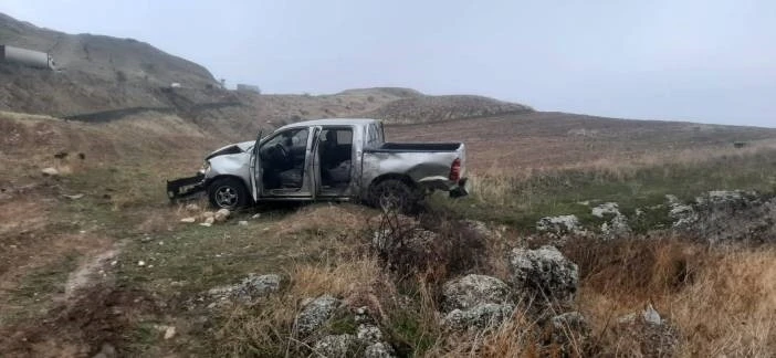 Pikap Şarampole Yuvarlandı 1 Yaralı
