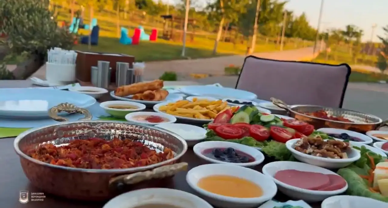 Siverek Vadi Park Sosyal Tesisi Misafirlerini Doğa ve Lezzetle Buluşturuyor