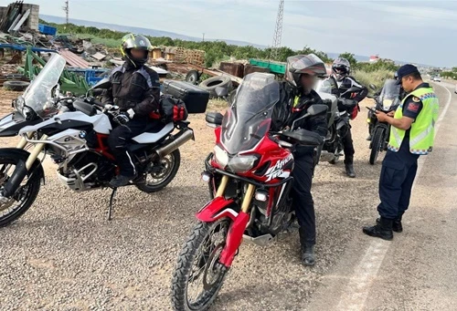 Trafik Denetimlerinde 17 Motosiklet ve 1 Kamyonet Trafikten Men Edildi