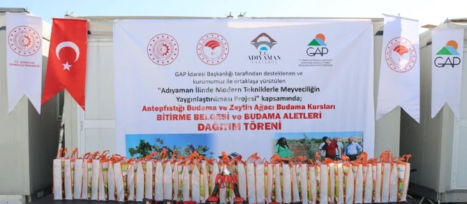 Üreticilere Akülü Budama Makası Dağıtıldı