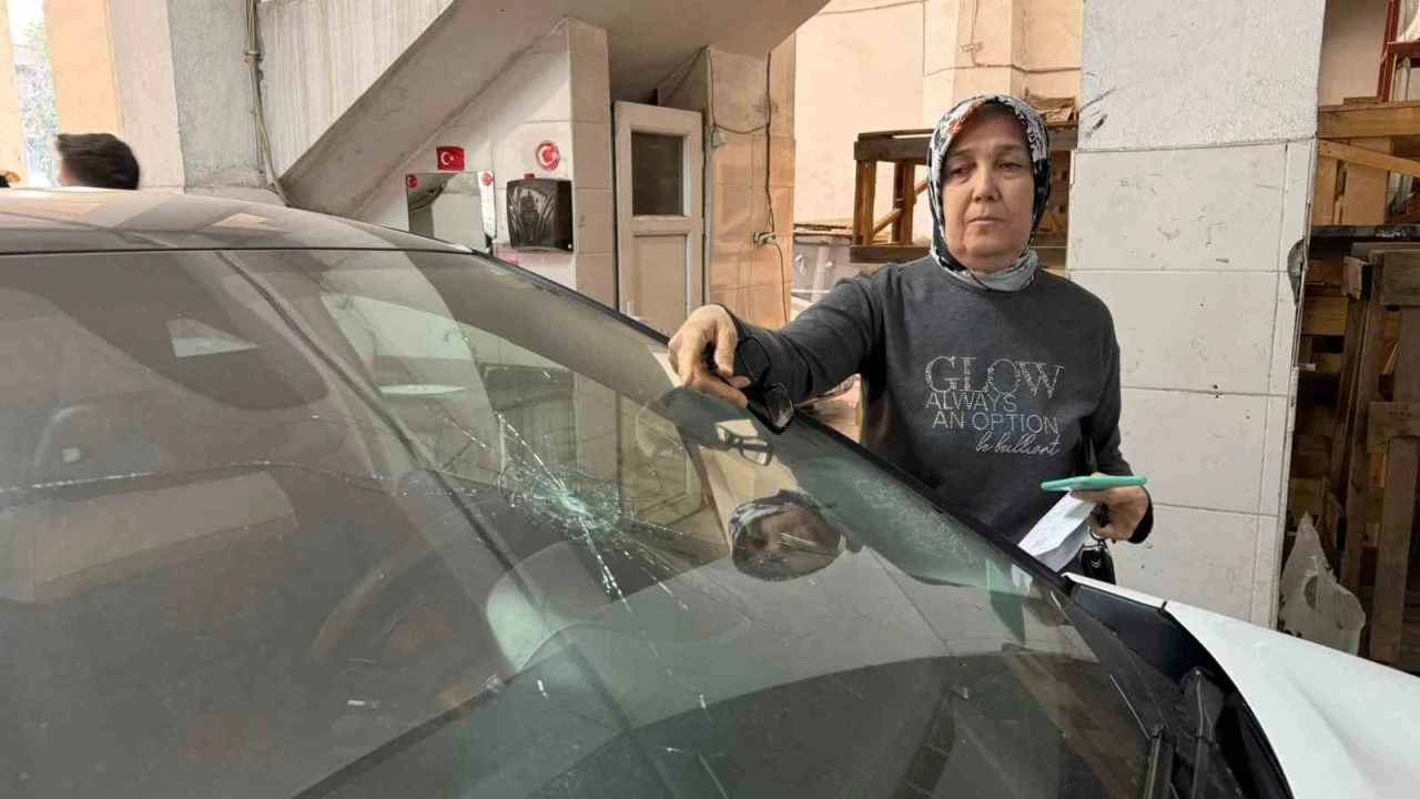 Maganda Kurşunu Park Halindeki Otomobile İsabet Etti