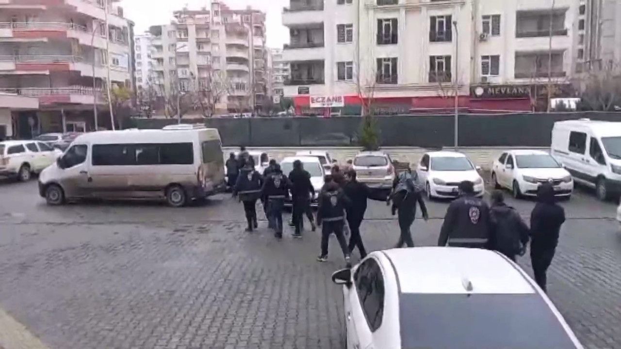 Dolandıran Şüpheli Dahil 47 Zanlı Yakalandı