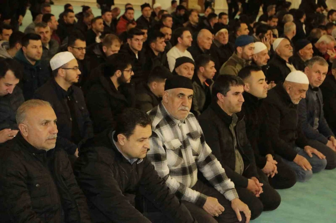 Berat Kandili Coşkusu: Selahaddin Eyyubi Camii ve Külliyesi’nde Dualar ve İkramlar