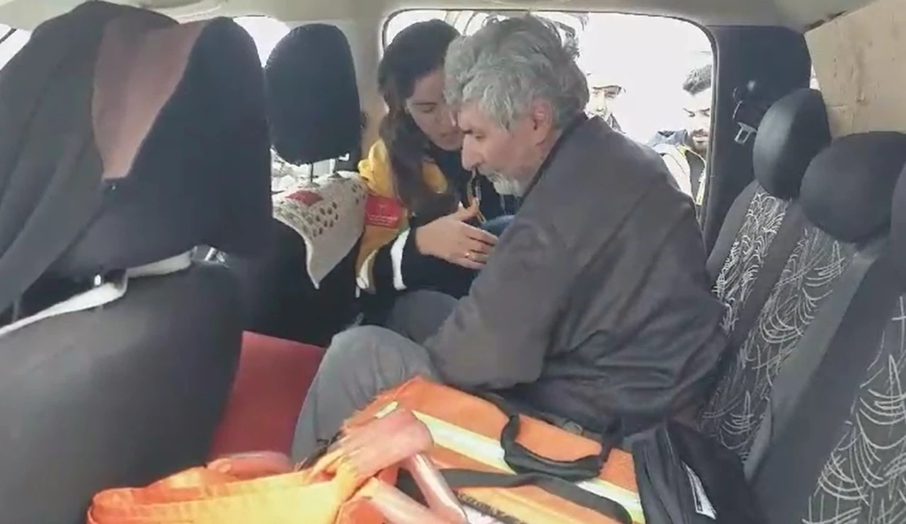 Karda Mahsur Kalan Hasta Kurtarıldı