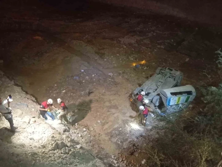 İnşaat Çukuruna Düşen Otomobil