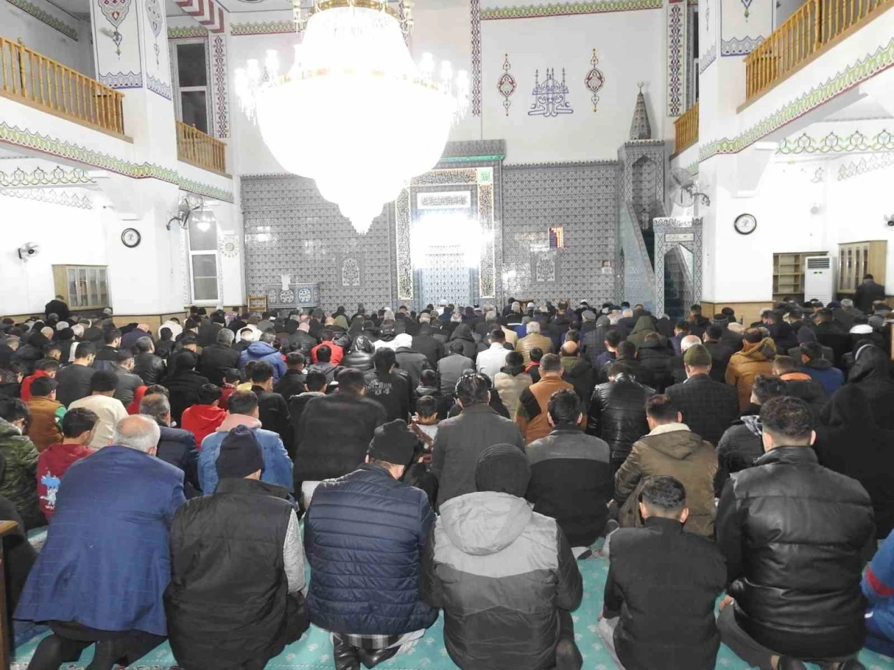 İlk Teravih Namazında Camiler Doldu
