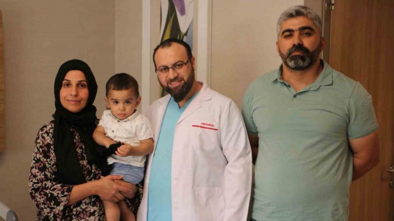 1,5 yaşındaki Veysel bebek 2 saatte 3 ameliyat birden olup sağlığına kavuştu