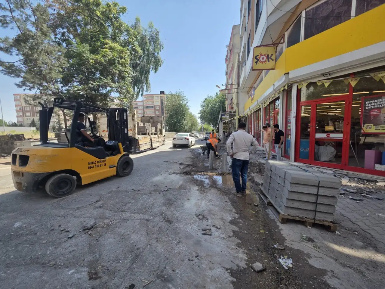 Siverek Ayvanat Mahallesi’nde Üstyapı Seferberliği: Şehmus Aydın Caddesi Yenileniyor