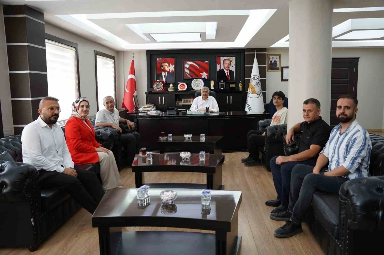 YKS Adıyaman İl Birincisi Musa Çelebi’den Başkan Hallaç’a Anlamlı Ziyaret