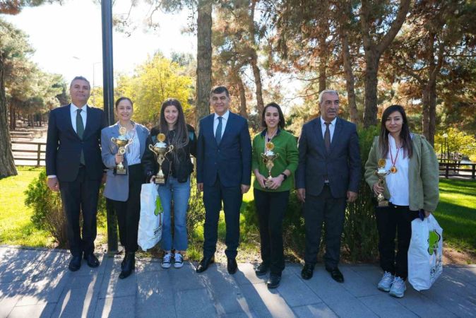 Dereceye Giren Öğretmenler Ödüllendirildi