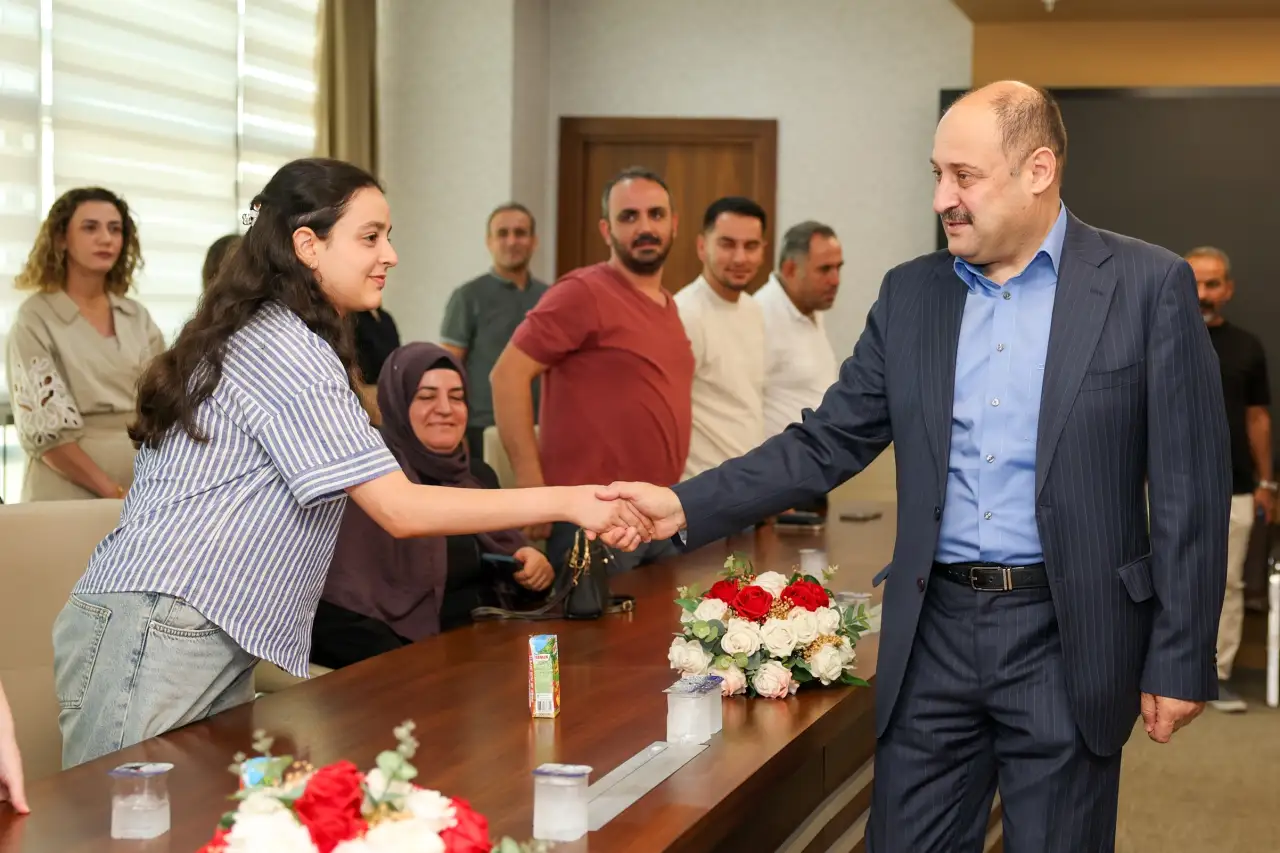 Başkan Gülpınar’dan LGS Şampiyonlarına Anlamlı Buluşma: “Şanlıurfa Başarılarıyla Anılsın İstiyoruz”