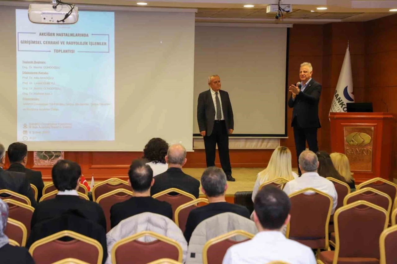 Üniversitede Akciğer Hastalıklarında Girişimsel Cerrahi ve Radyolojik İşlemler Toplantısı Düzenlendi