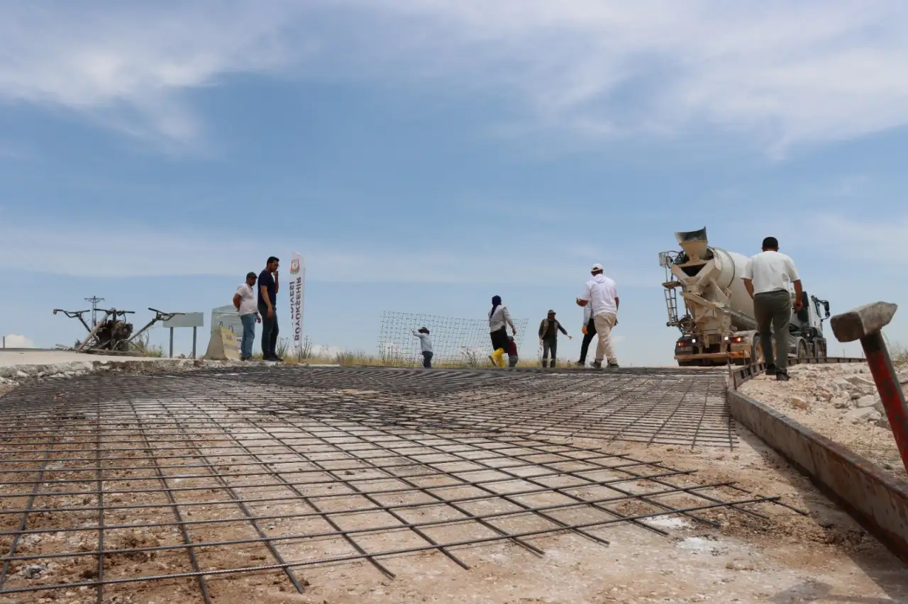 Şanlıurfa'da 3 İlçe Beton Yollarla Birbirine Bağlanılıyor