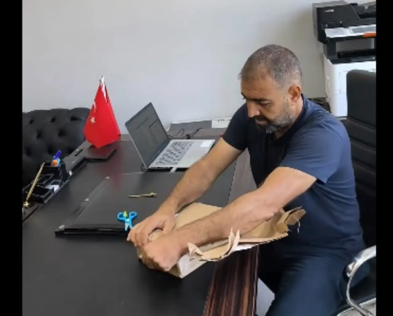 İsa Şenateş’ten Siverek Bayırözü Okul Kütüphanesine Anlamlı Kitap Desteği