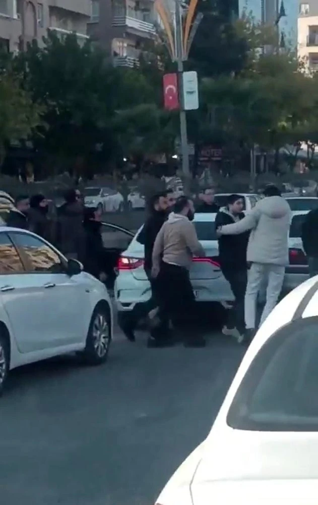 Trafikte Yaşanan Kavga Polisler Tarafından Ayırıldı
