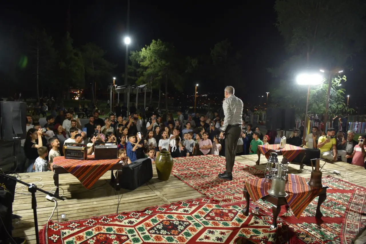 Dengbêjler Siverek Kalesi’nde Buluştu: Kadim Ezgiler Tarihi Mekânda Yankılandı