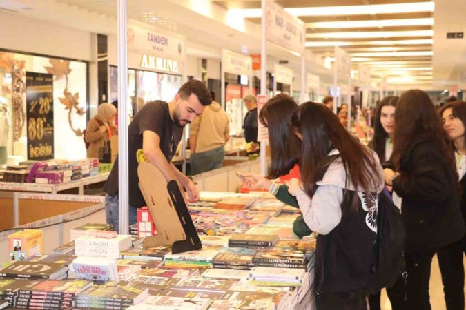 8. Geleneksel Kitap Fuarı Başladı