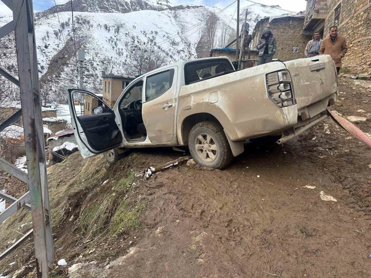 Şarampole Yuvarlanan Araç Güvenli Bir Şekilde Kurtarıldı!