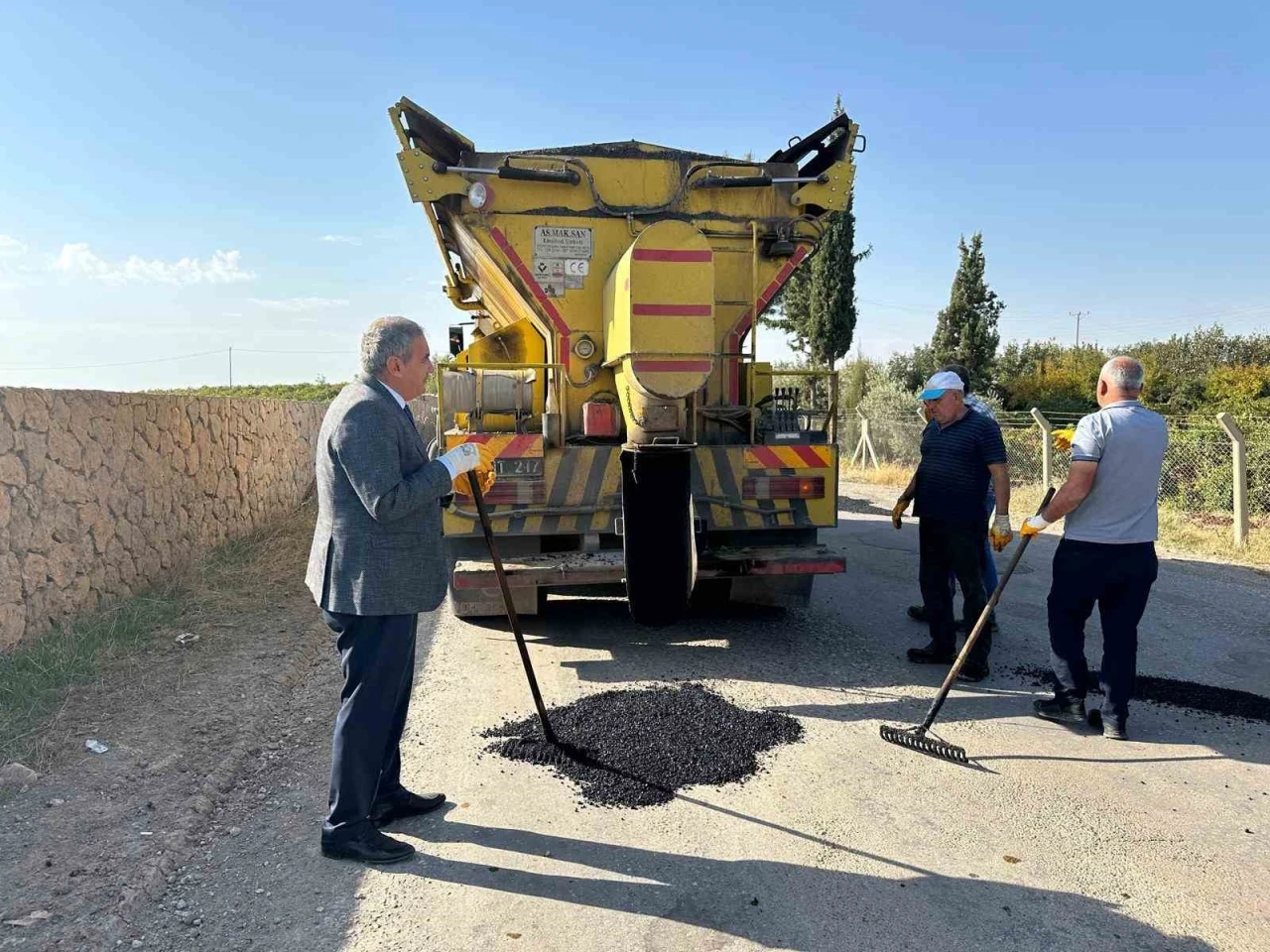 Adıyaman'da “Köy Yollarında Asfalt Çalışmaları Kesintisiz Sürüyor”