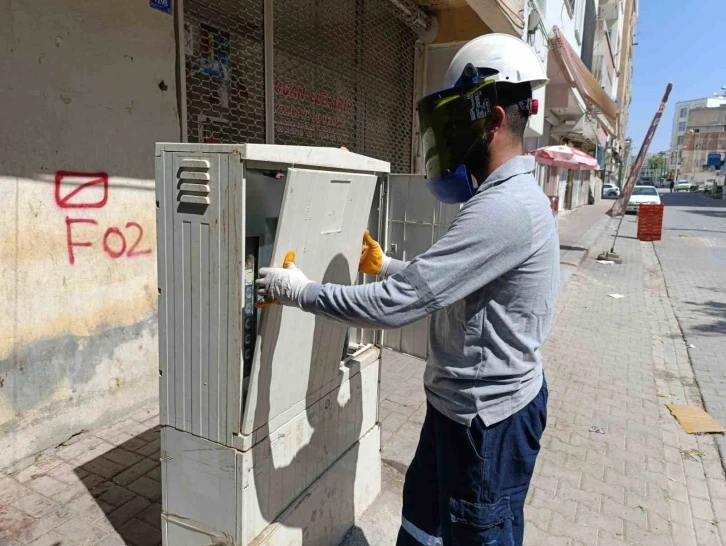Dicle Elektrik, Kırılan 3 Bin Elektrik Panosunu Onardı