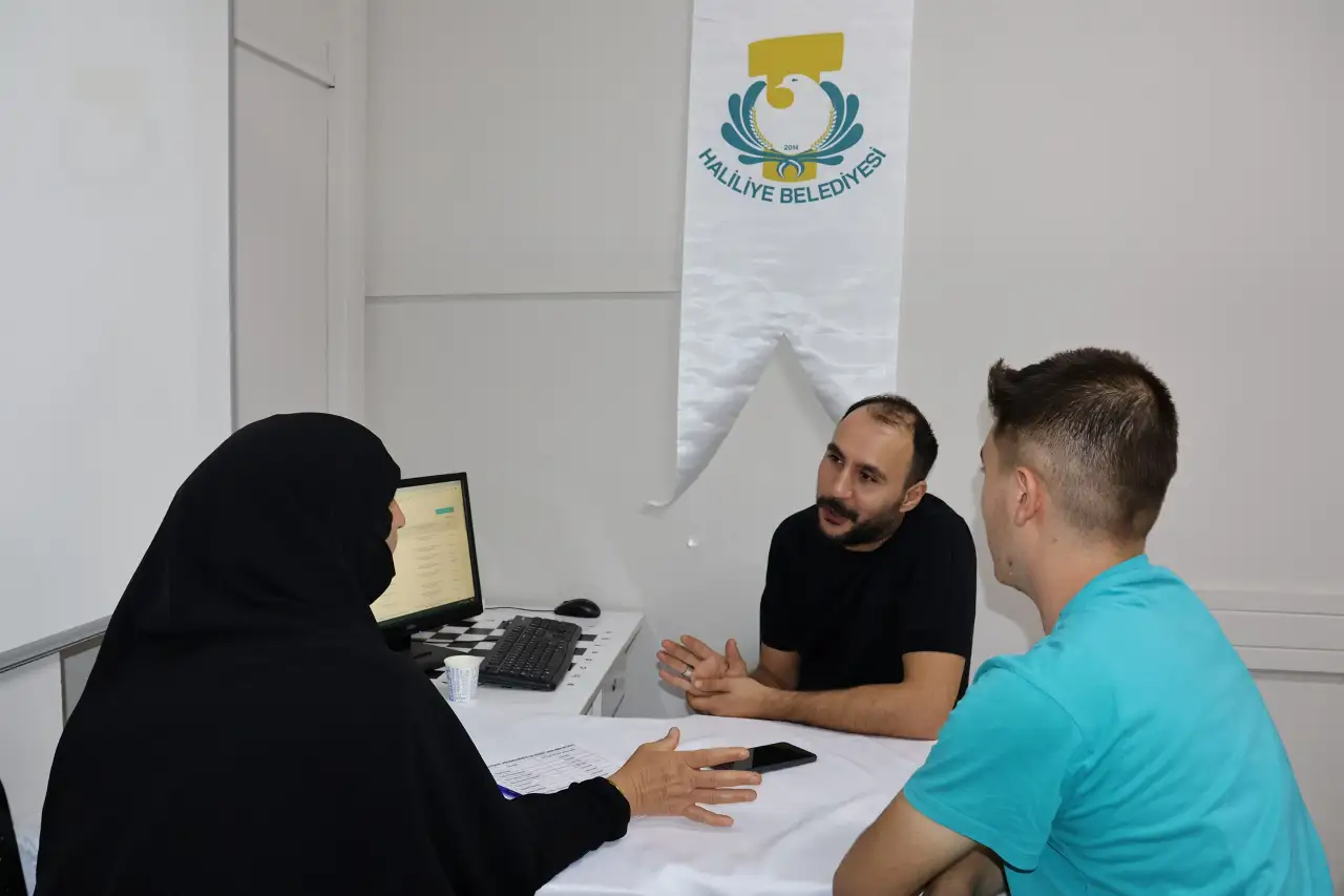 Haliliye Belediyesi Üniversite Adaylarını Tercih Sürecinde de Yalnız Bırakmıyor