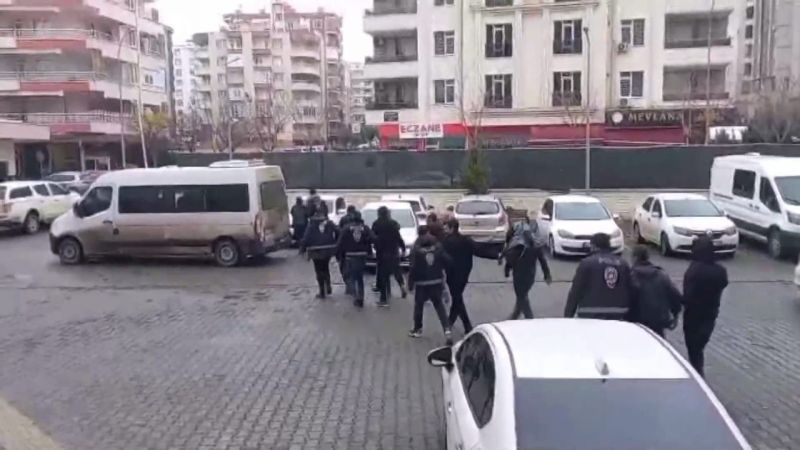 Dolandıran Şüpheli Dahil 47 Zanlı Yakalandı