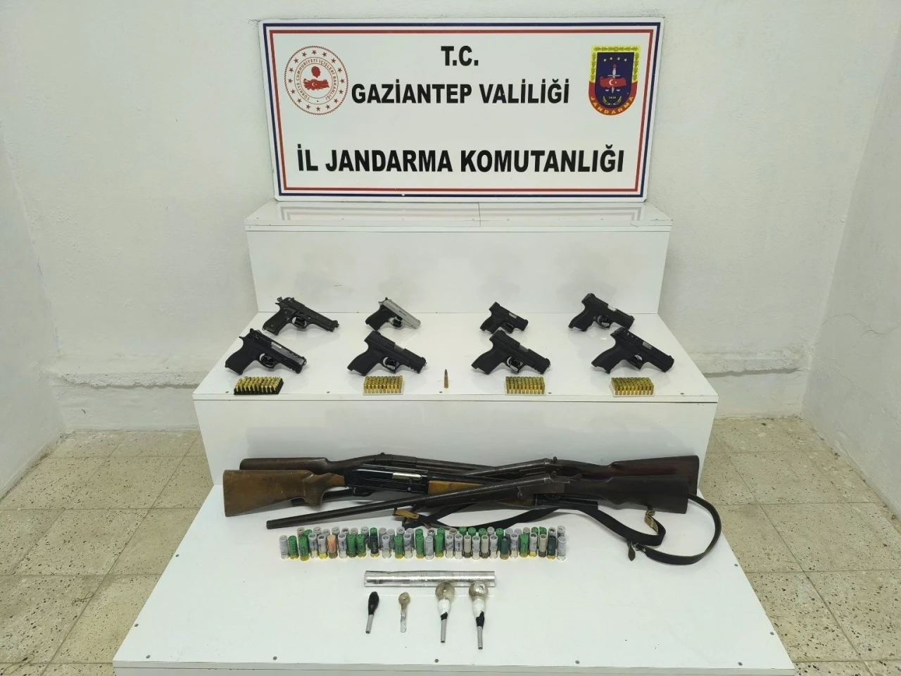 Silah Kaçakçılığı Operasyonu 8 Tabanca ve 4 Av Tüfeği Ele Geçirildi