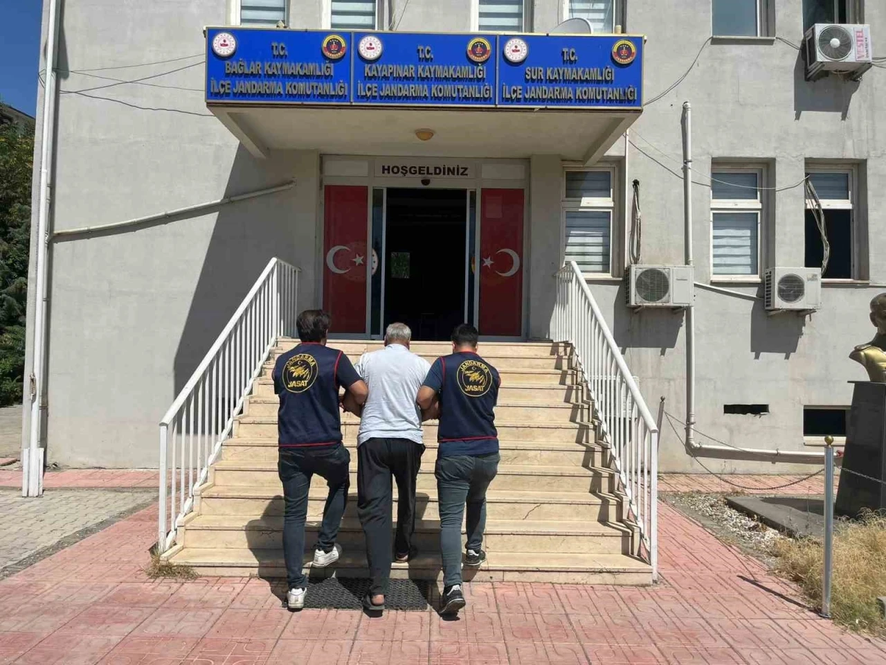 Diyarbakır’da Aranan 4 Firari Hükümlü Jandarmanın Operasyonlarıyla Yakalandı