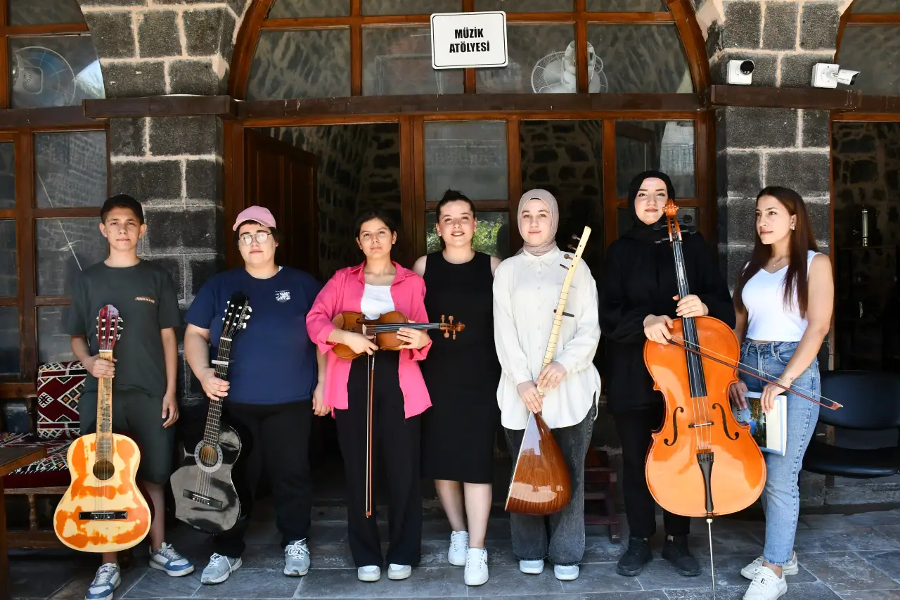 Siverek'te Sanata Gönül Veren Yeteneklere Kurslar Açıldı