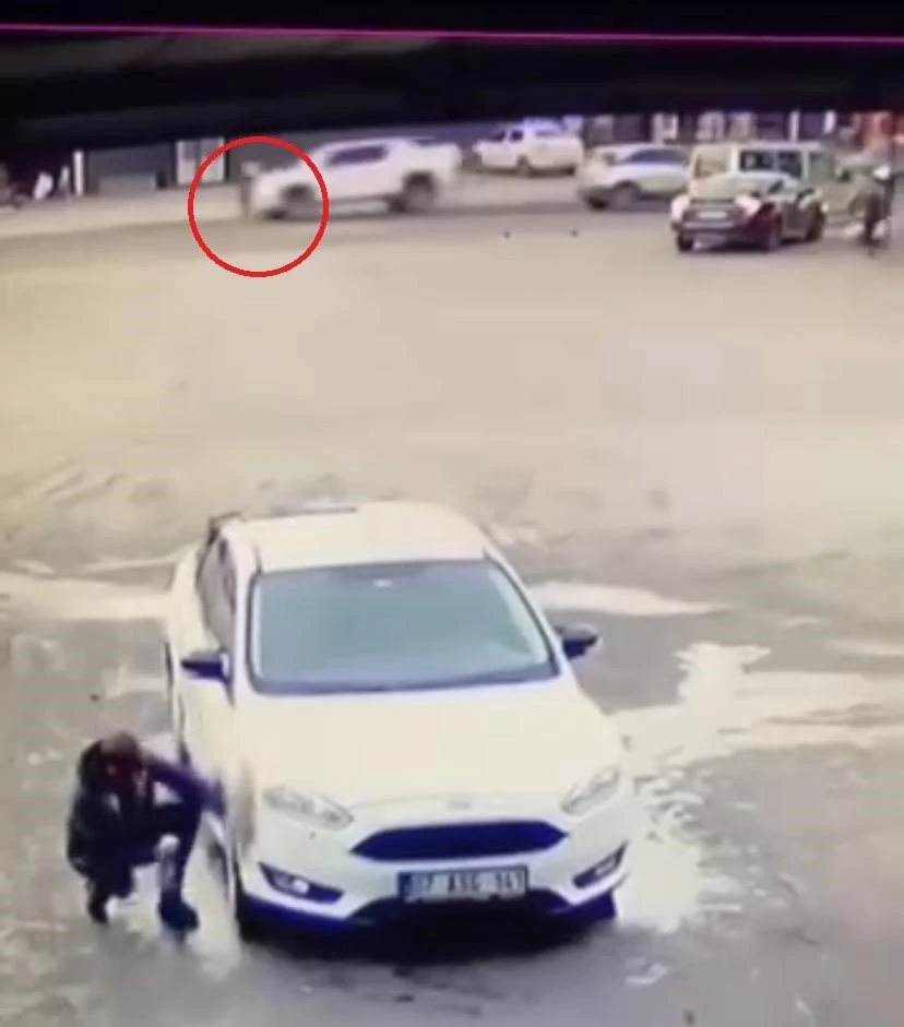 Güvenlik Kamerasına Yansıyan Kaza 2 Kişi Yaralandı