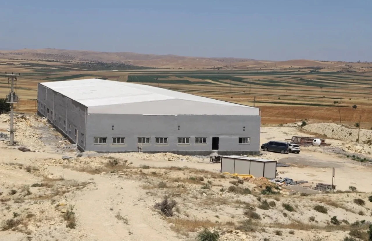 Kayyum Yaptı, DEM Partili Belediye Tekstil Fabrikasını Hizmete Açamadı