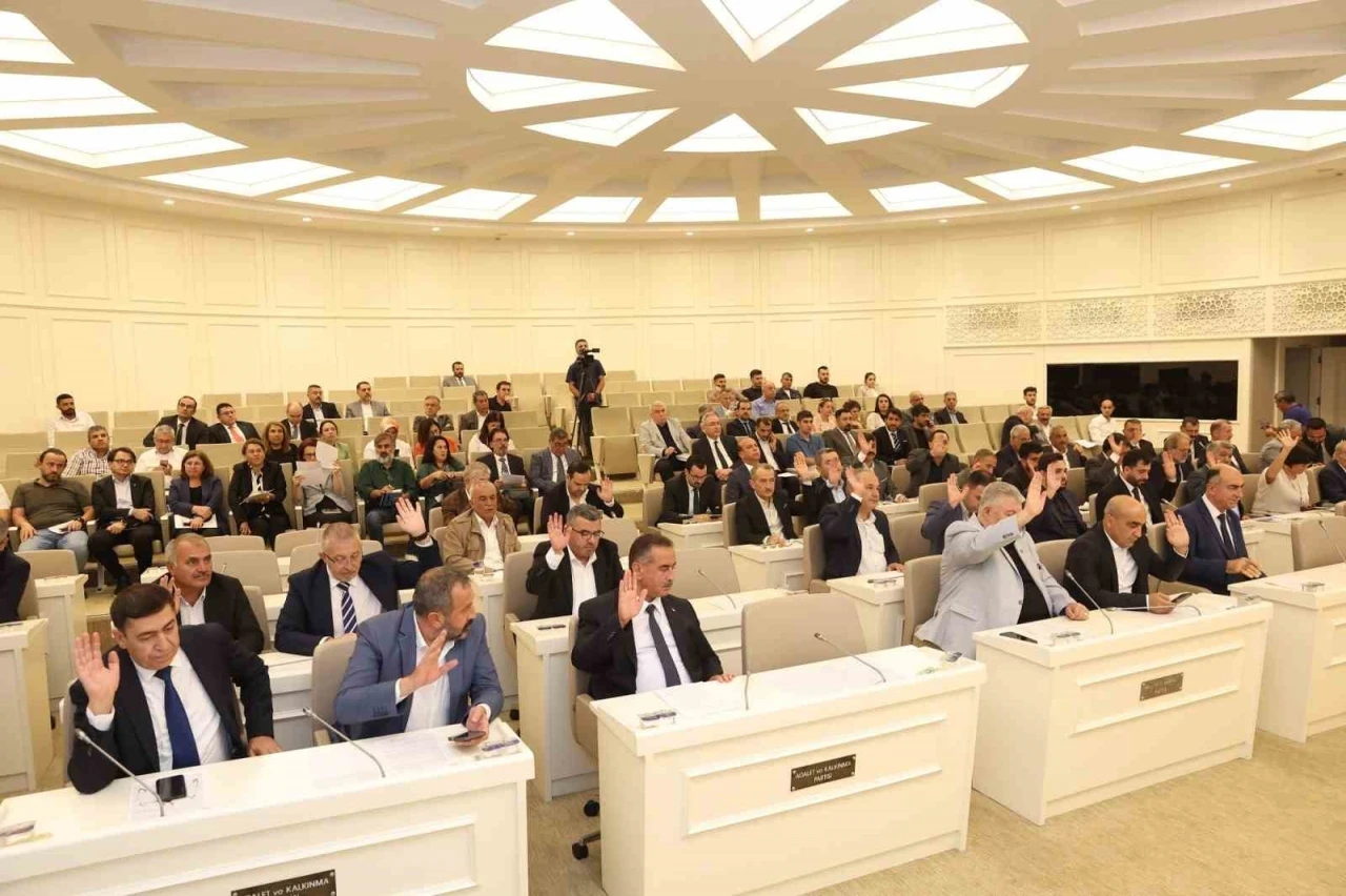 Çiftçilere Üzüm Sıkma Makinesi ve Sera Projesi Desteği