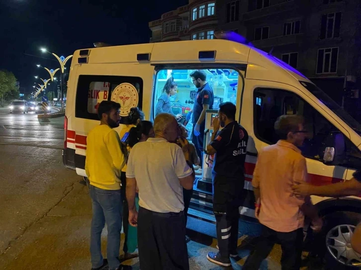 Hafif Ticari Araç ile Motosiklet Çarpıştı