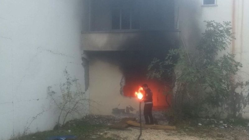 Ağır Hasarlı Binada Yakılan Lastik Panik Yarattı