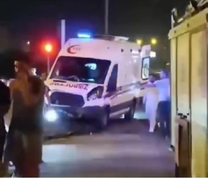 Ambulans ile Otomobil Çarpıştı