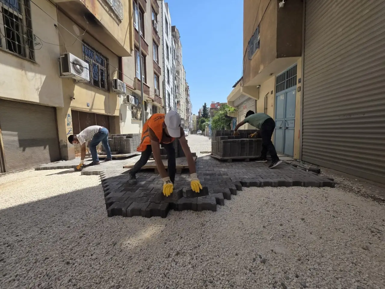 Siverek Ayvanat Mahallesi’nde Üstyapı Seferberliği: Şehmus Aydın Caddesi Yenileniyor
