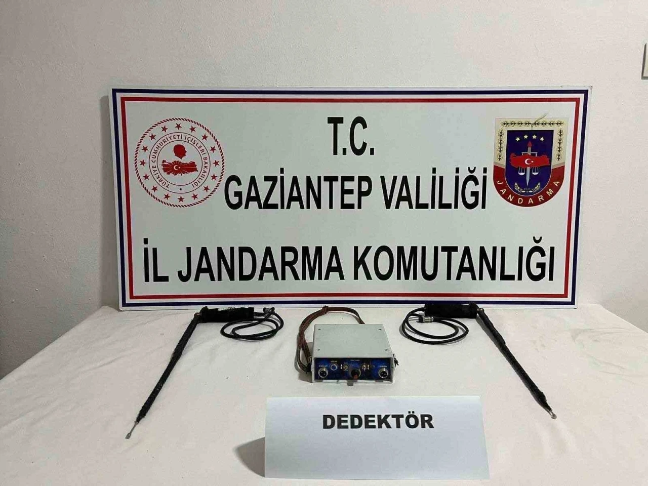 Define Avı Son Buldu: Kaçak Kazı Yapan 3 Şahıs Suçüstü Yakalandı