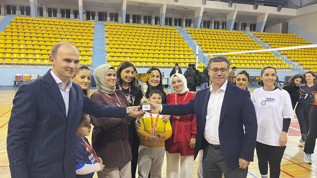 Siverek’te Filenin Sultanları 8 Mart İçin Sahaya İndi: Şampiyon Belli Oldu