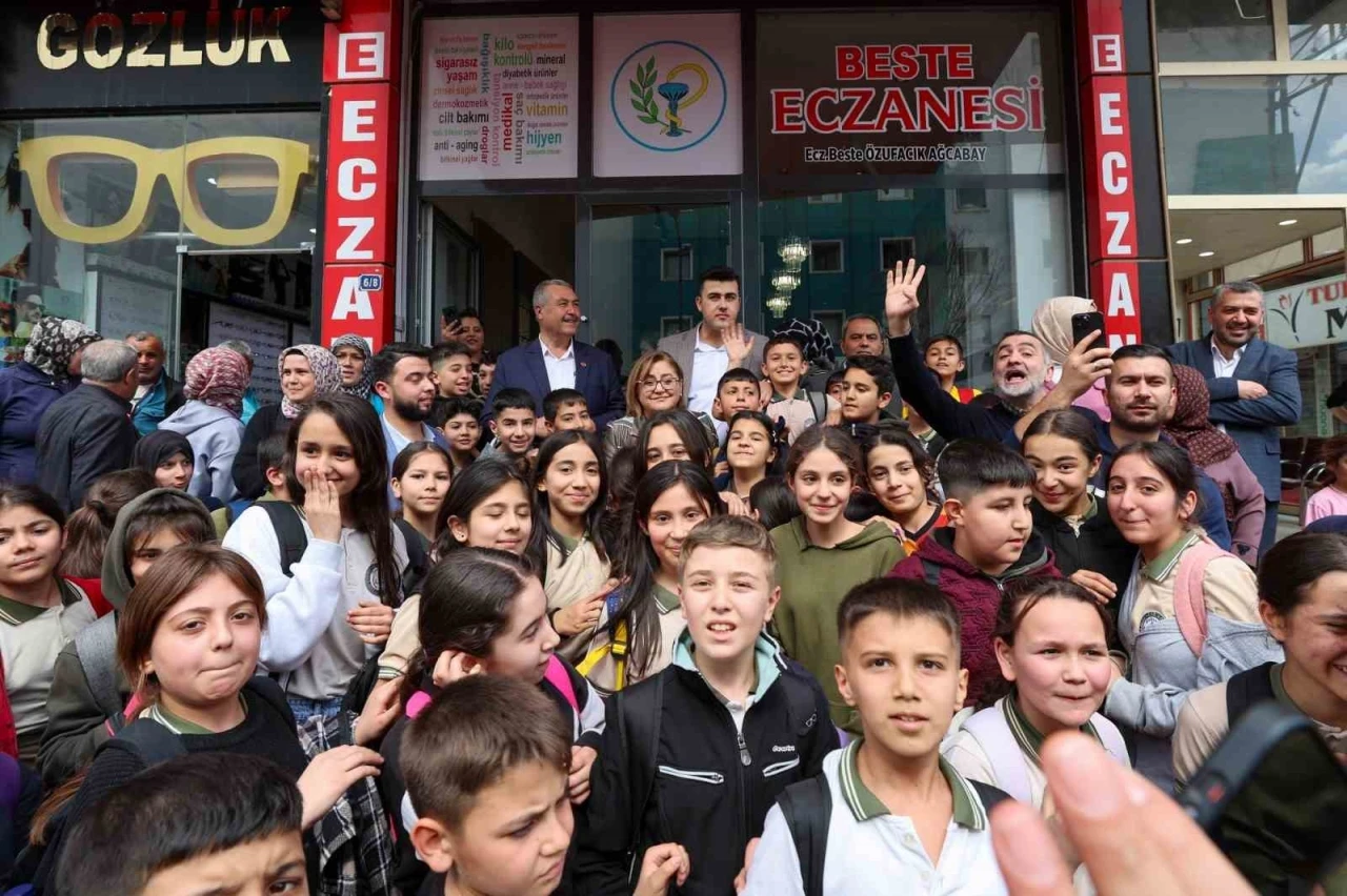 Ulaşım Rahatlatıldı: Fatma Şahin Esnaf ve Vatandaşlarla Buluştu
