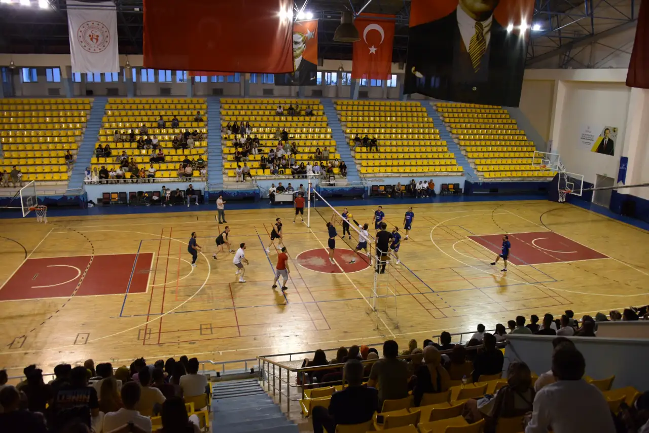 Siverek'te Dev Voleybol Turnuvasında Büyük Finalin Adı Kondu!